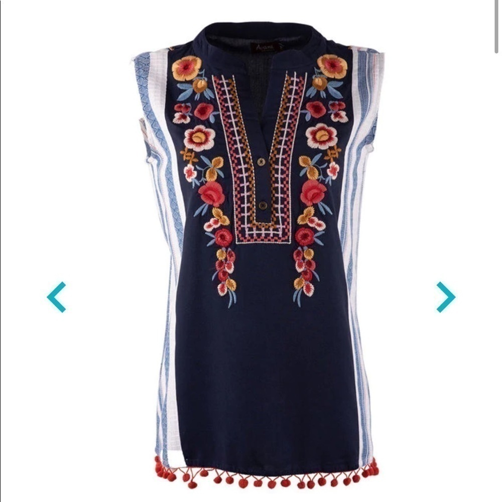 NWT Avani del Amour Navy Embroidered Stripe Top